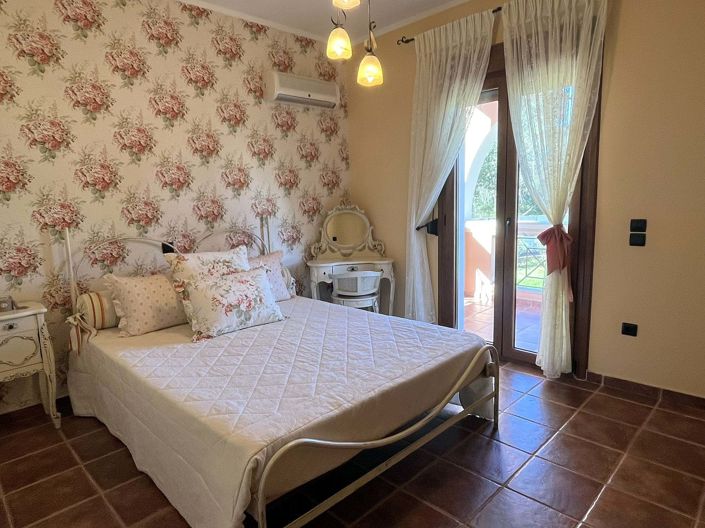 Image No.14-5 Bed House for sale