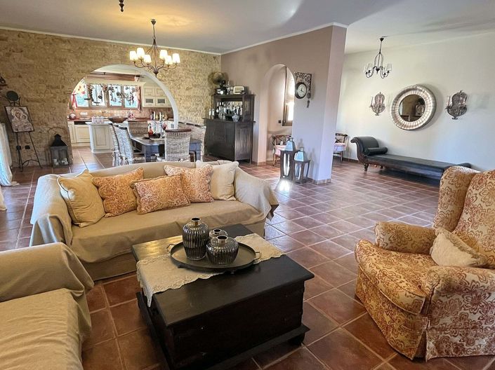 Image No.3-5 Bed House for sale