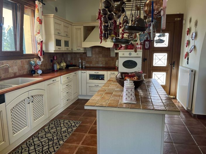 Image No.6-5 Bed House for sale