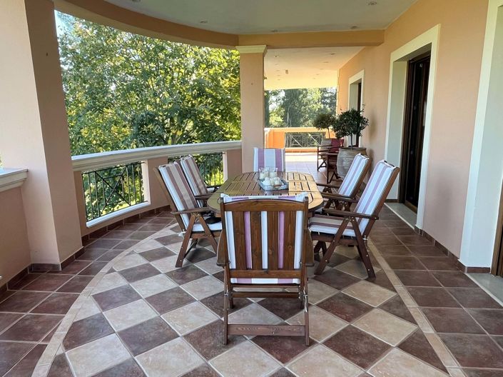 Image No.7-5 Bed House for sale