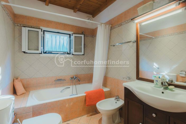 Image No.10-3 Bed House for sale