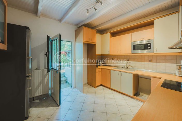 Image No.11-3 Bed House for sale