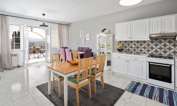 Image No.10-6 Bed House for sale