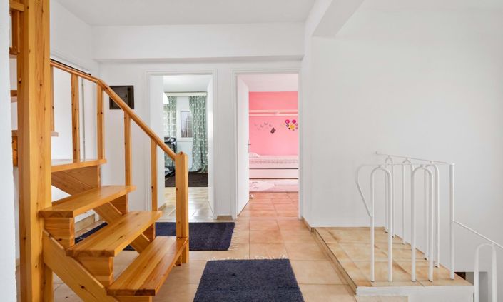 Image No.12-6 Bed House for sale