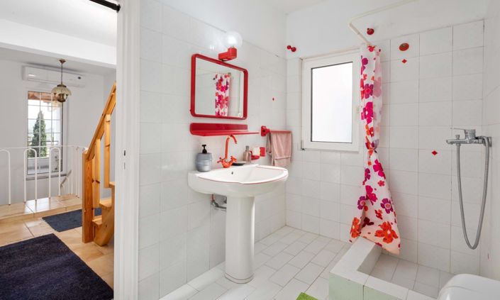 Image No.16-6 Bed House for sale