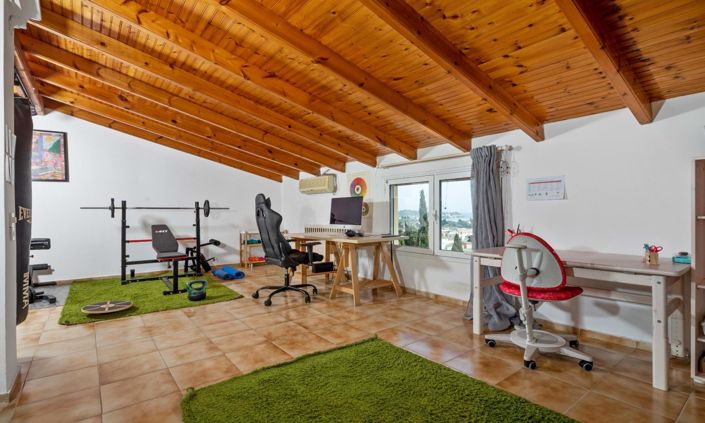 Image No.17-6 Bed House for sale