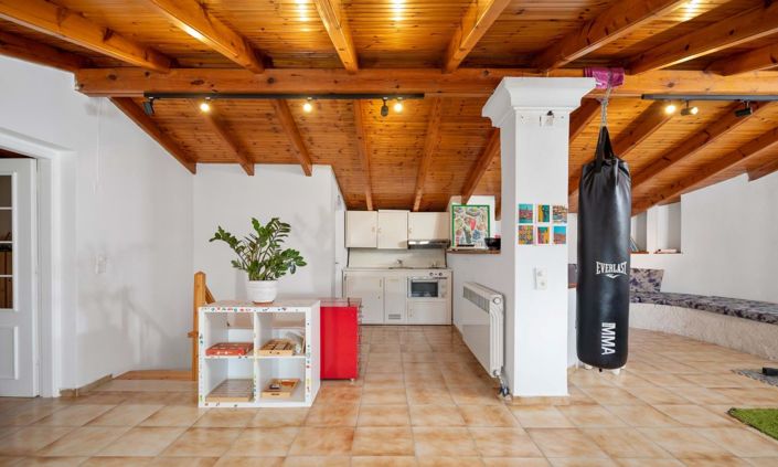 Image No.18-6 Bed House for sale