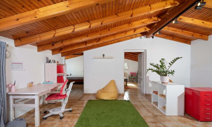 Image No.19-6 Bed House for sale