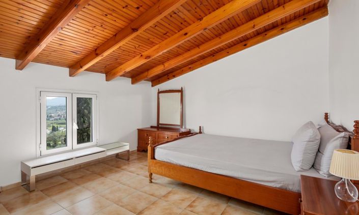 Image No.20-6 Bed House for sale