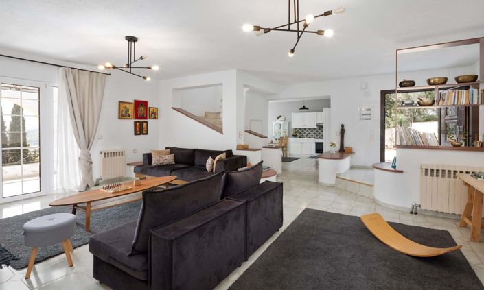 Image No.6-6 Bed House for sale