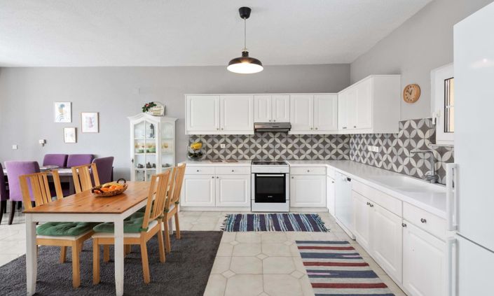 Image No.9-6 Bed House for sale