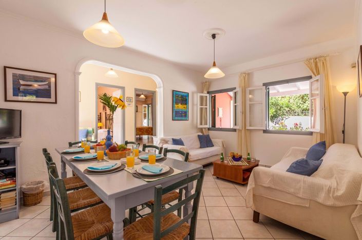 Image No.2-4 Bed House for sale