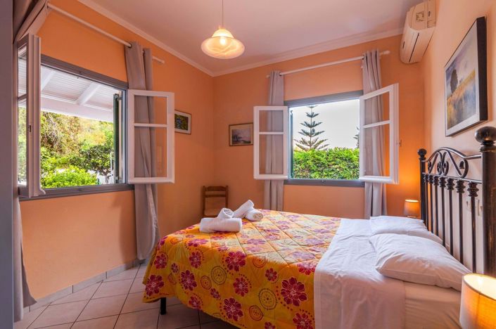 Image No.6-4 Bed House for sale