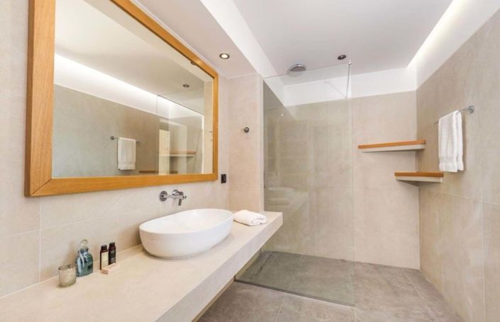 Image No.10-4 Bed House for sale