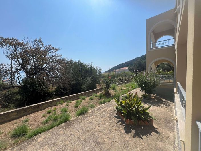 Image No.10-10 Bed Property for sale