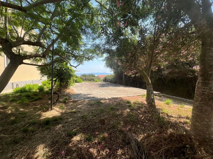 Image No.11-10 Bed Property for sale