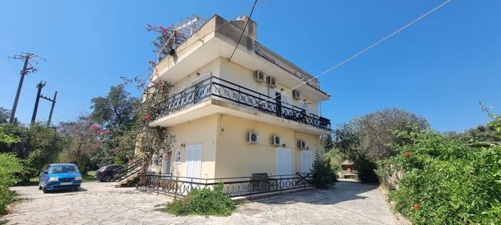 Image No.2-12 Bed Property for sale