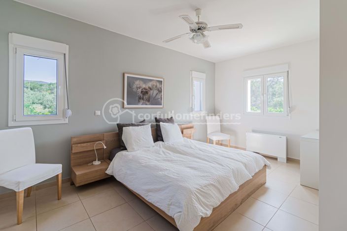 Image No.12-4 Bed House for sale