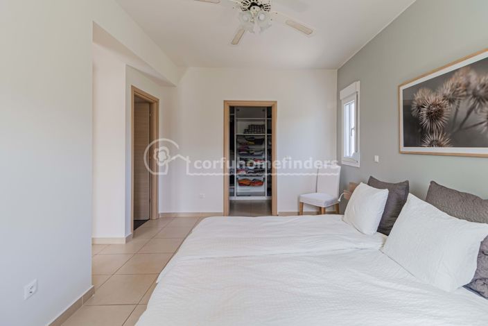 Image No.13-4 Bed House for sale