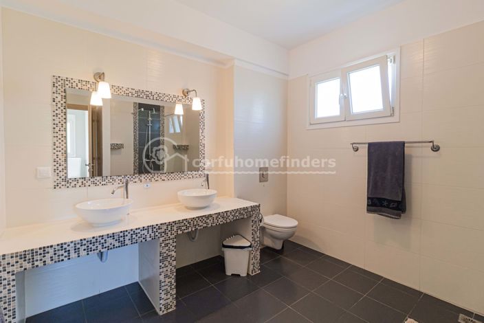 Image No.14-4 Bed House for sale