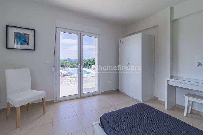 Image No.19-4 Bed House for sale