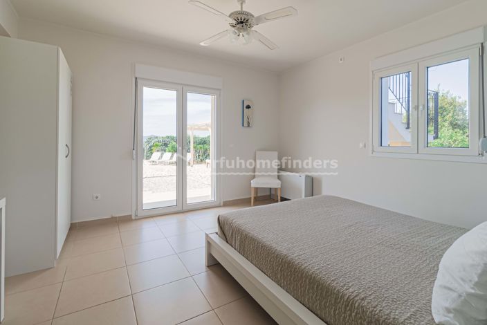 Image No.20-4 Bed House for sale