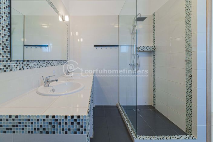 Image No.22-4 Bed House for sale