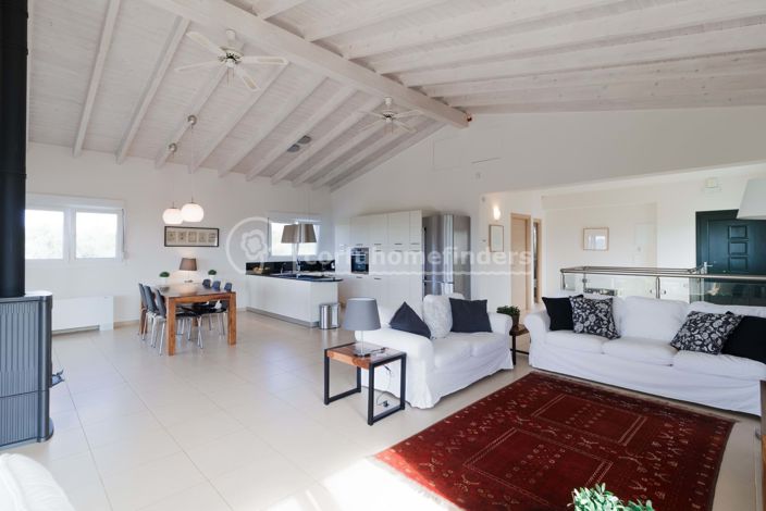 Image No.8-4 Bed House for sale