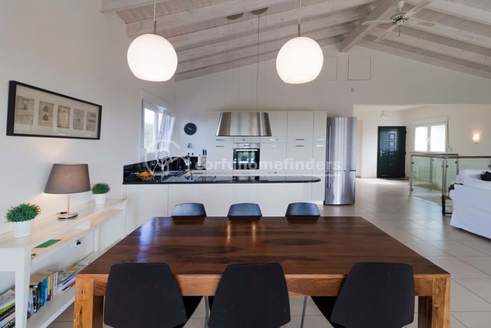 Image No.10-4 Bed House for sale