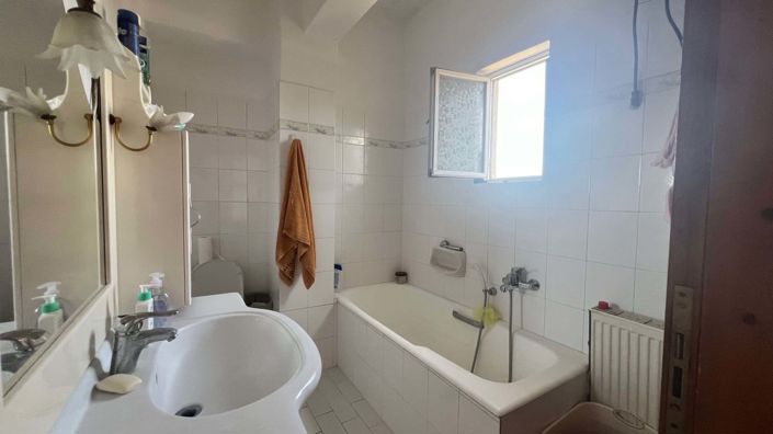 Image No.4-2 Bed House for sale