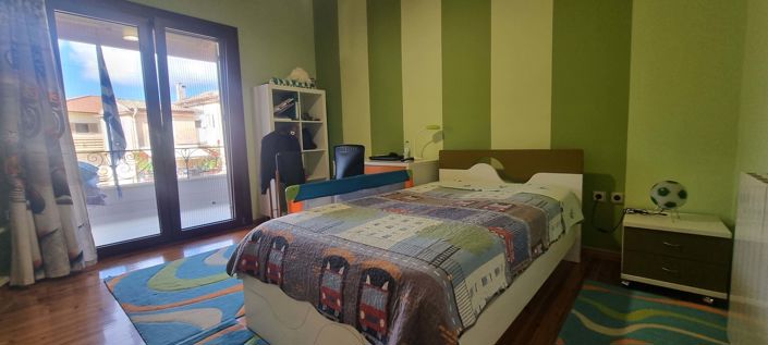 Image No.9-3 Bed House for sale