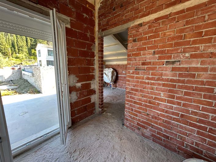 Image No.12-5 Bed House for sale