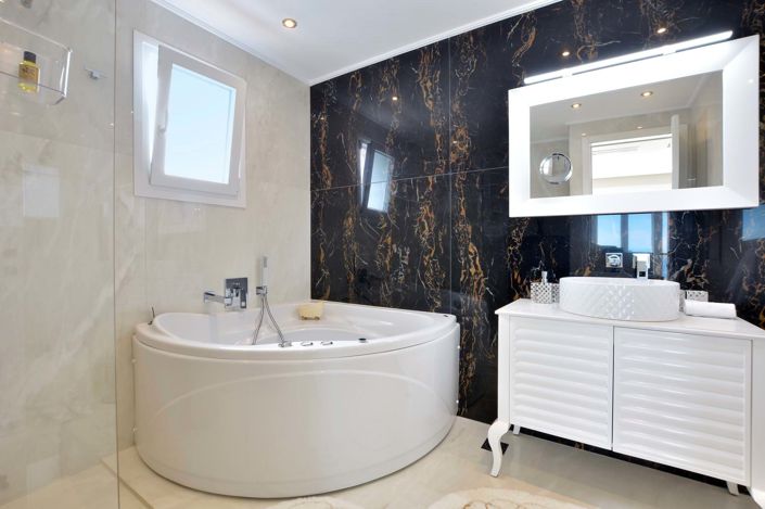 Image No.17-8 Bed House for sale