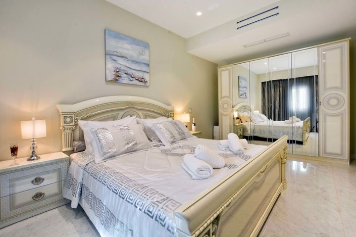 Image No.18-8 Bed House for sale