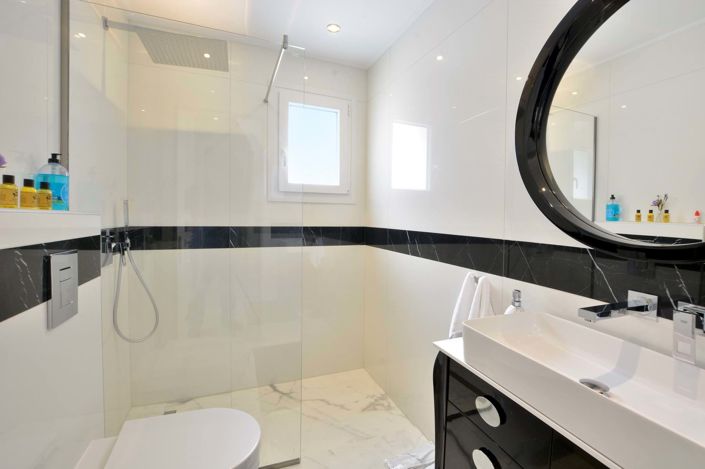 Image No.19-8 Bed House for sale