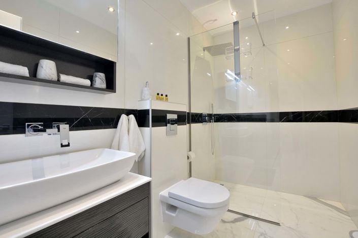 Image No.21-8 Bed House for sale