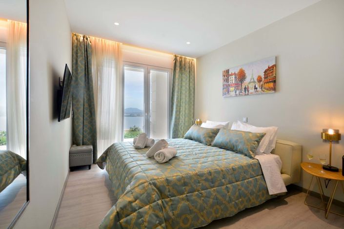 Image No.22-8 Bed House for sale