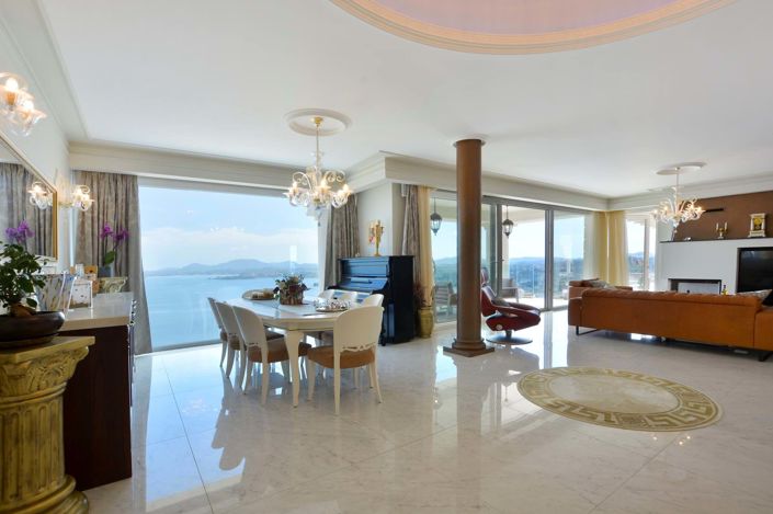 Image No.7-8 Bed House for sale