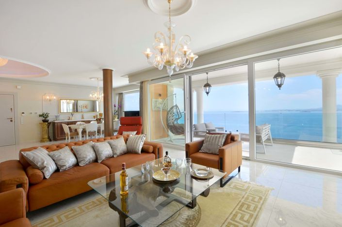 Image No.8-8 Bed House for sale