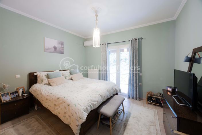 Image No.11-3 Bed House for sale