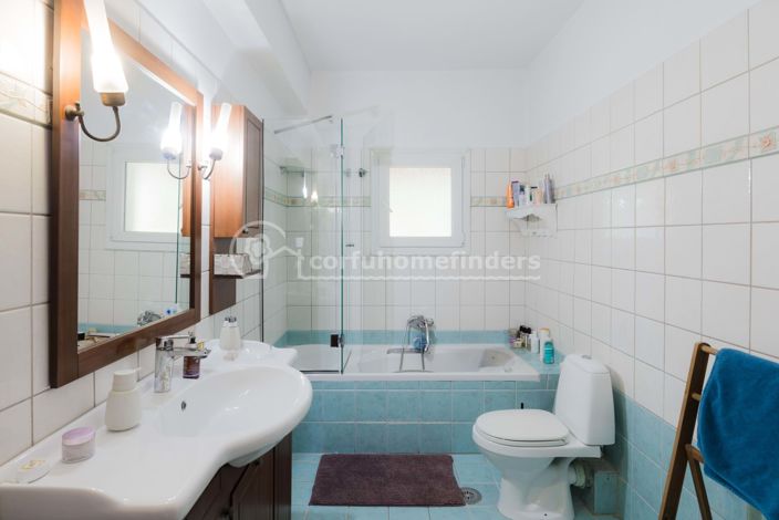 Image No.15-3 Bed House for sale