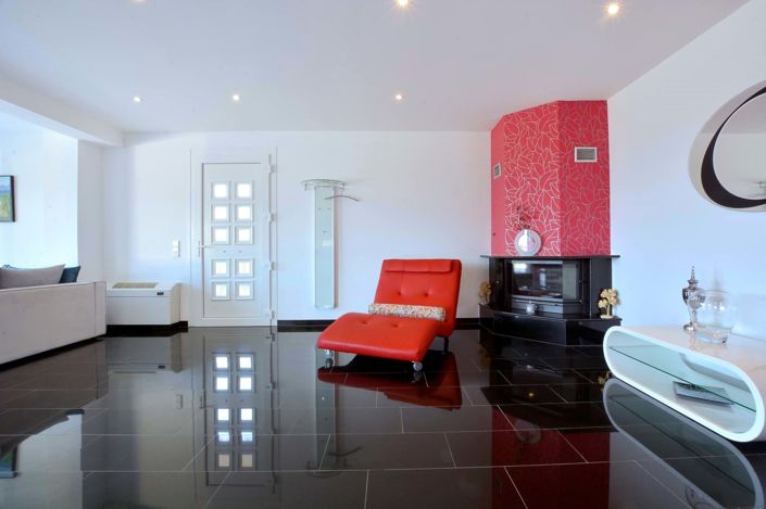 Image No.18-10 Bed House for sale