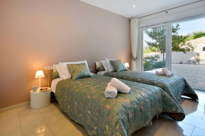 Image No.23-10 Bed House for sale