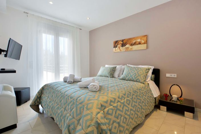 Image No.37-10 Bed House for sale