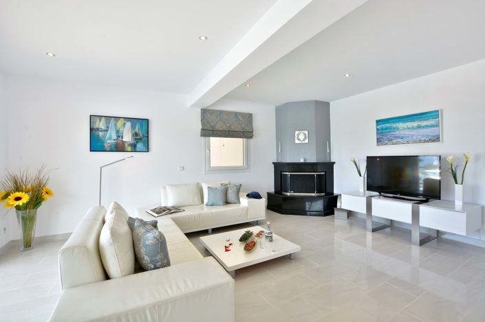 Image No.4-10 Bed House for sale