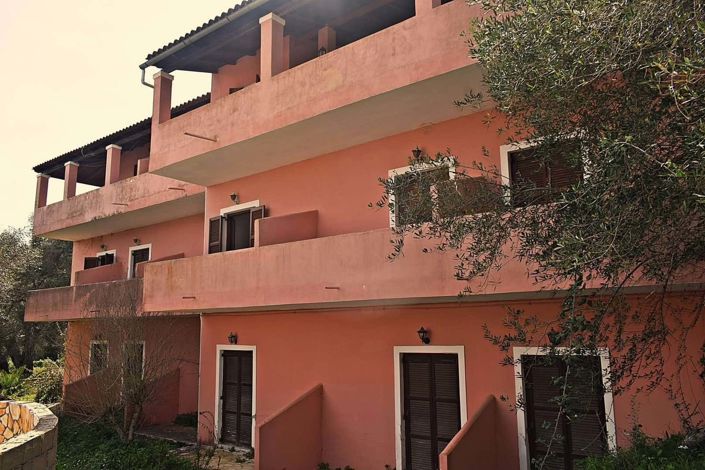 Image No.8-14 Bed Property for sale