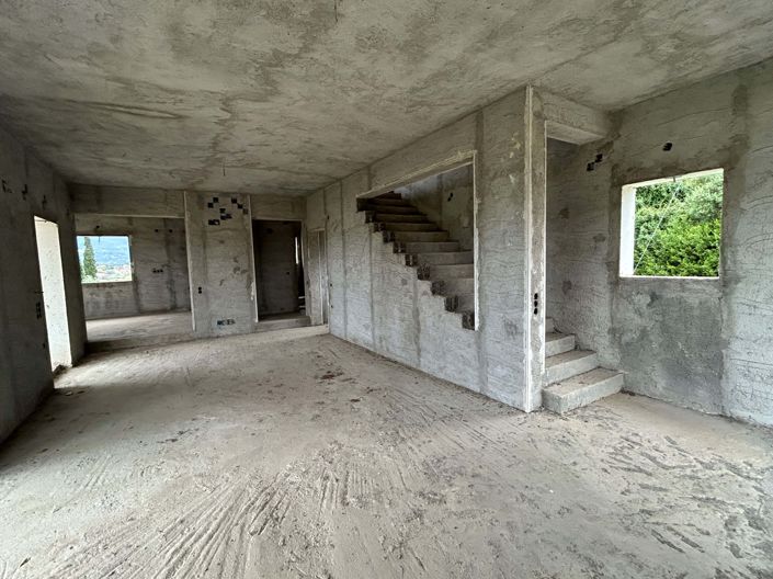 Image No.8-4 Bed House for sale