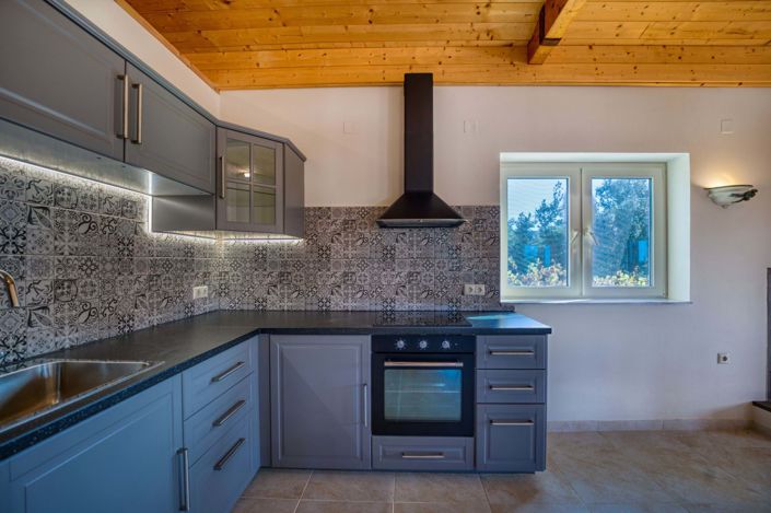 Image No.10-3 Bed House for sale