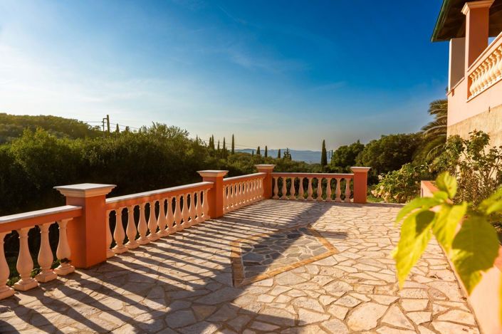 Image No.11-3 Bed House for sale