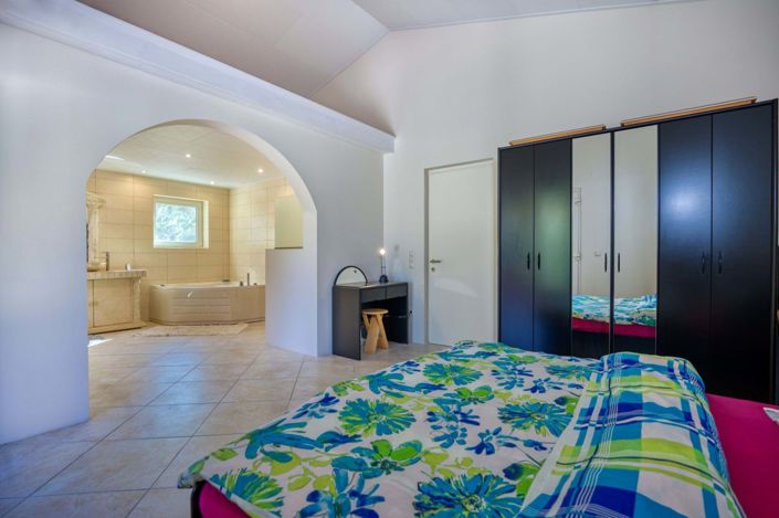 Image No.12-3 Bed House for sale